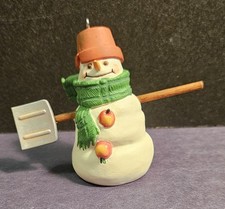 Hallmark Keepsake Christmas Ornament Max The Snowmen of Mitford 2000 in Orig Box