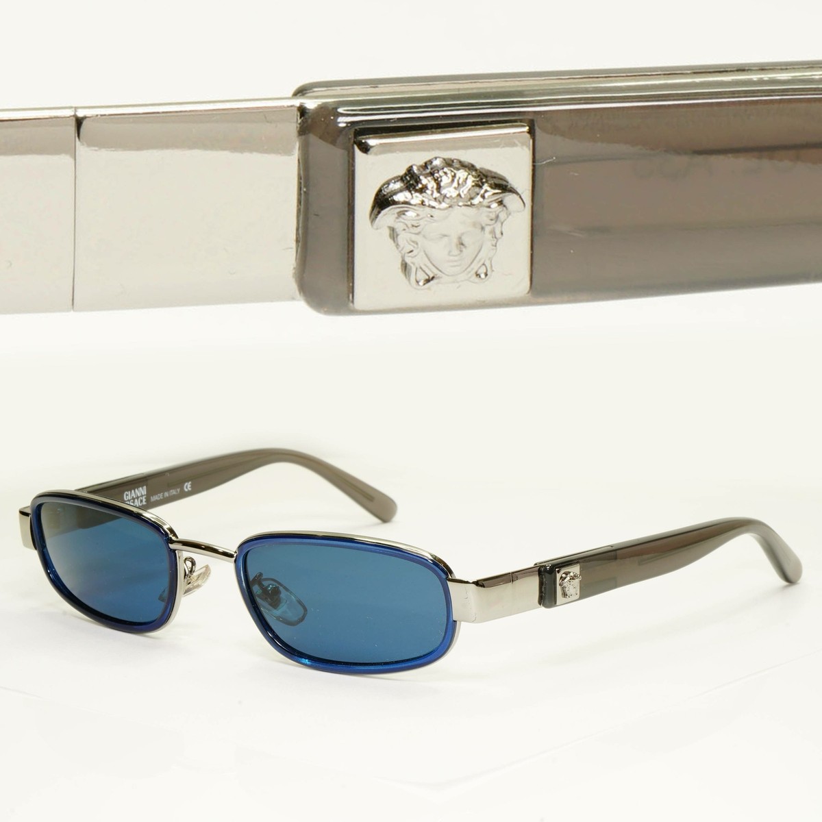 versace サングラス Gianni Versace 1996 Vintage Unisex Silver Oval Metal