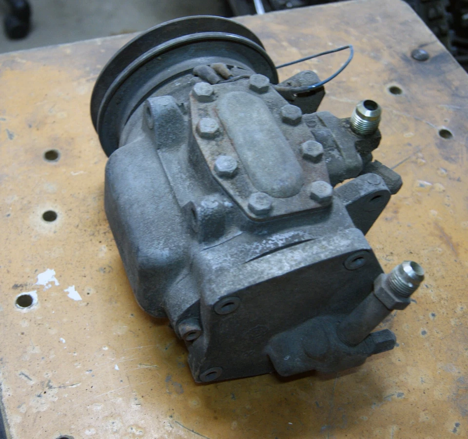 OEM Hatachi Datsun 280Z Air Conditioning Compressor Foto 3 de 4