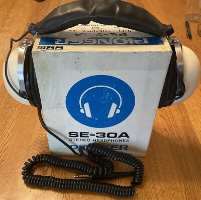 Vintage White Pioneer SE-30A Stereo Headphones in Original Box