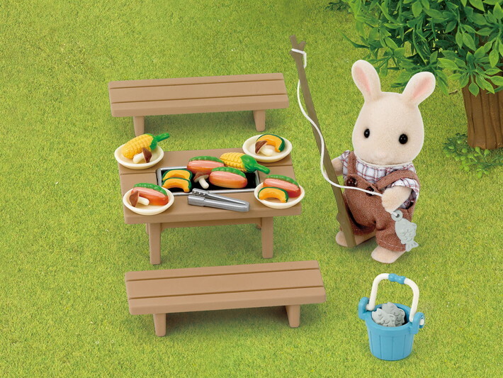 Sylvanian Families Family Picnic Van Calico Critters Picnic Table