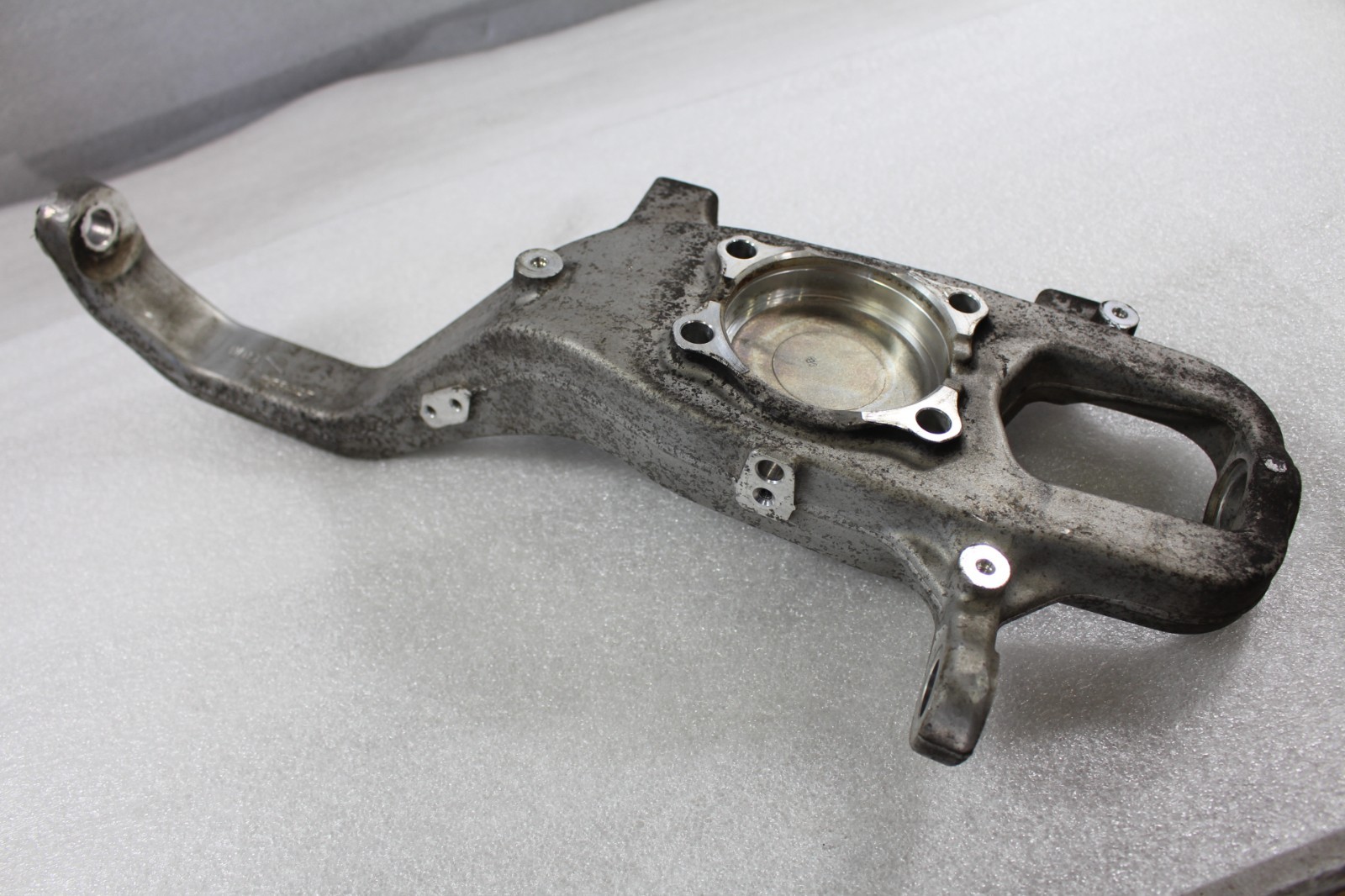 Maserati Quattroporte, Ghibli, RH, Front Spindle Knuckle, 2WD, Used, 670001806