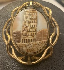 Broche de luto antiguo victoriano inclinado torre de Pisa tallada reversible concha