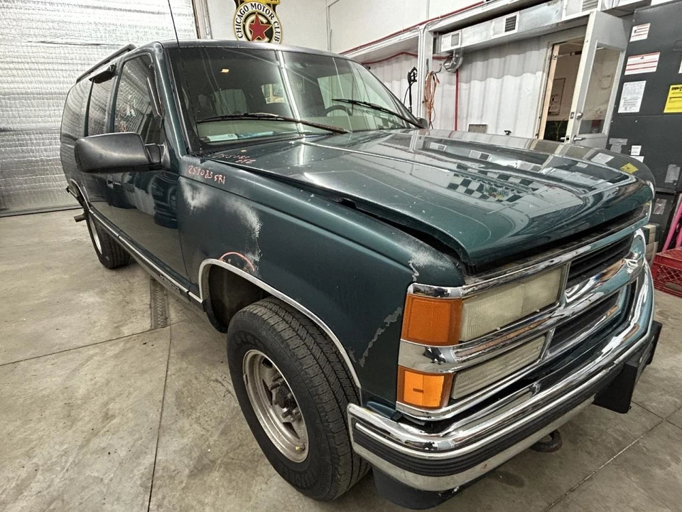 Chevrolet Suburban 2500 1997 puerta de llenado de combustible Foto 4 de 4