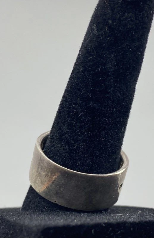 Anillo de plata de ley .925 con recorte cruzado tamaño 7 1/2 5,7 g Foto 3 de 4