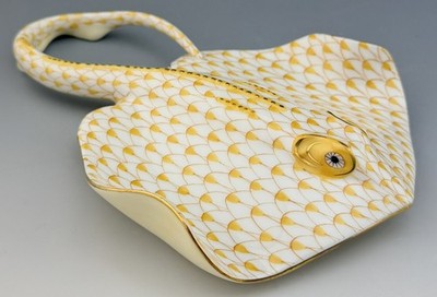   MINT HEREND Stingray Butterscotch Fishnet Figurine ($540 Retail)