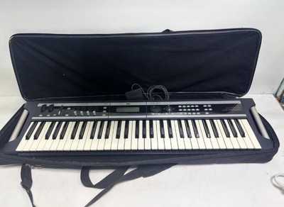 Korg X50 Musik Synthesizer Keyboard mit Adapter & Softcase