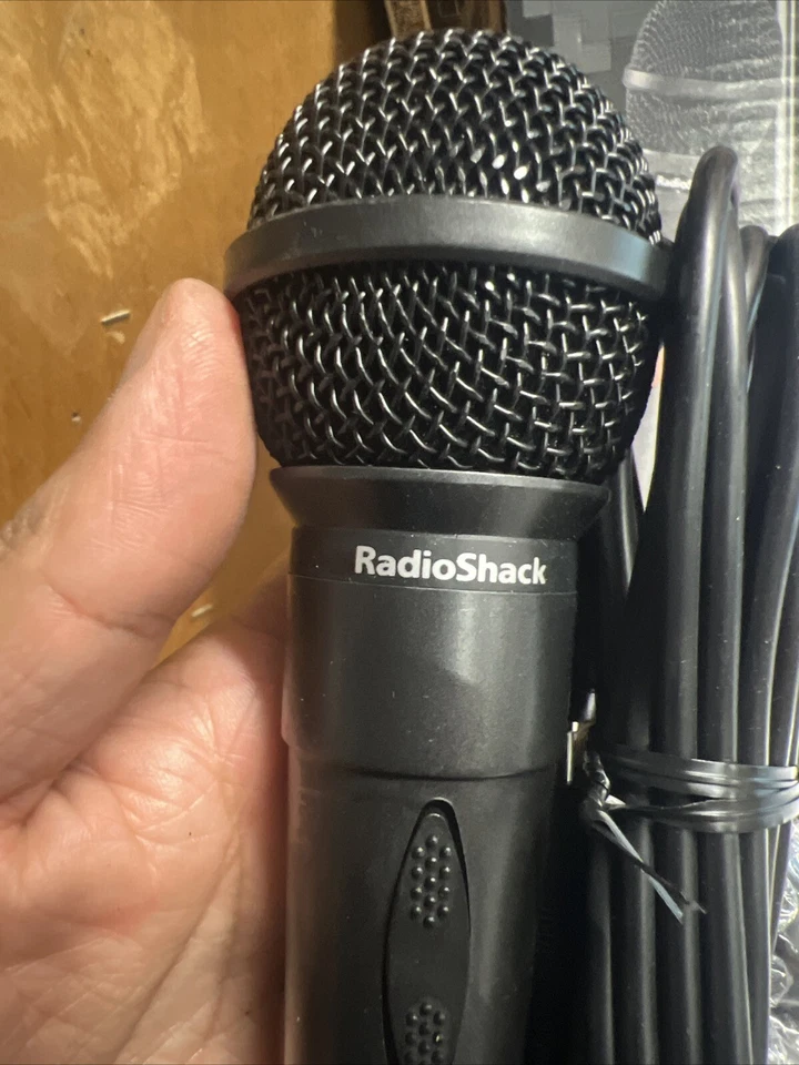 RadioShack Unidirectional Dynamic Microphone Model 3303038 (Open Box, New) - Image 2 of 4