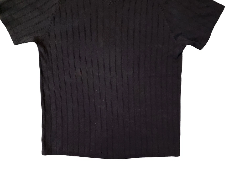 Camisa vintage Guess gola V com nervuras grande preta Ilha Mariana do Norte Y2k retrô - Imagem 4 de 4