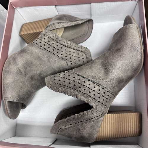 Fergie Harrison Suede Leather Doe Open Toe Bootie Block Heel Size 11 M - Picture 6 of 11