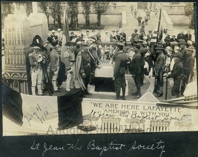 Baptistenverein Trachten Festwagen Messe 1918 Umzug Foto