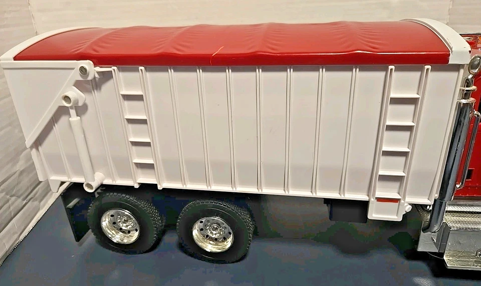 ERTL 1/16 Big Farm Peterbilt Red White Plastic Grain Truck Lights Sound Dump Box - Image 3 of 4