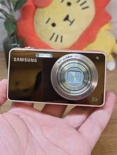 Samsung ST Series ST700 16.1MP Dual View/Screen Digital Camera - pink
