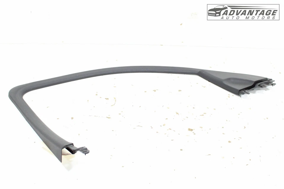 Chevrolet Silverado 1500 LD 2019 marco de ventana de puerta delantera izquierda cubierta OEM Foto 3 de 4