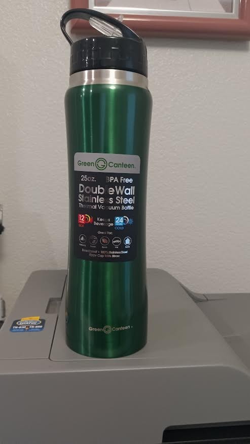 Green Canteen Brand Water Bottle Hard to Find 25 oz   Keeps drink cold 24 hours 
