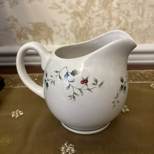 Pfaltzgraff Winterberry Gravy Server Boat Pitcher - Picture 7 of 8