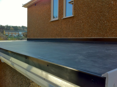 RoofProof - eine schwarze faserverstärkte flexible Dachfarbe / Dachreparatur 5kg