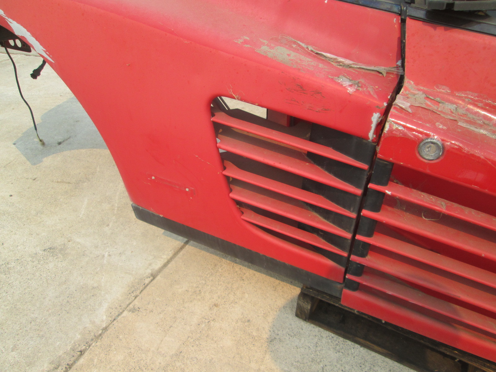 Ferrari Testarossa  - RH Rear Fender / Quarter Panel # 61540700