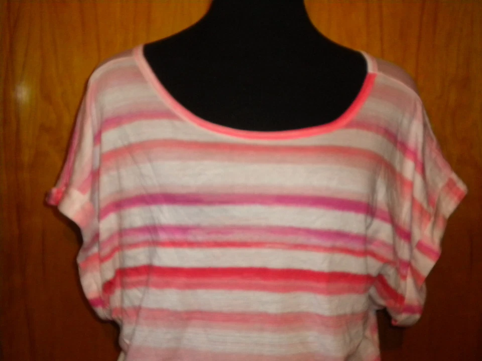 Camiseta Victoria's Secret Tee Shop Rosa Rayas Puños Hombro Descubierto M Nueva Foto 2 de 4