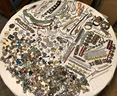 434 PC VINTAGE COSTUME JEWELRY WEISS GERMANY LISNER CORO MONET TRIFARI HOBE ETC
