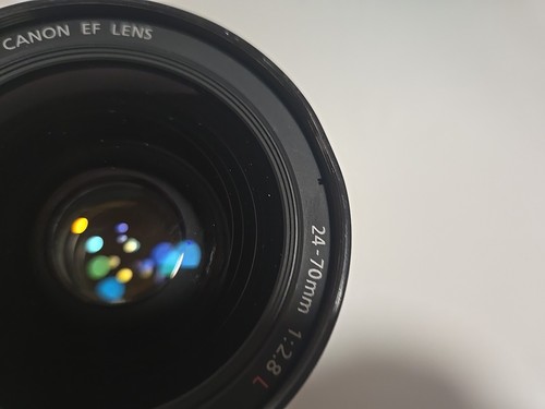 Canon EF 24-70mm f/2.8 L USM in Good working Condition - Picture 8 of 8