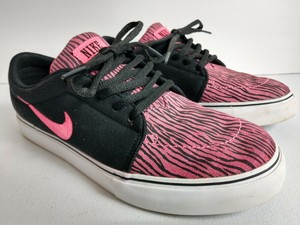 nike satire womens