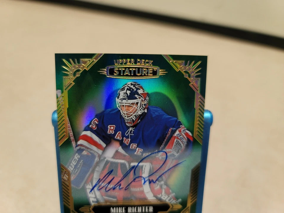 2020-21 Upper Deck Stature MIKE RICHTER #99 On-Card Auto /25 Green T8239 - Image 2 of 4