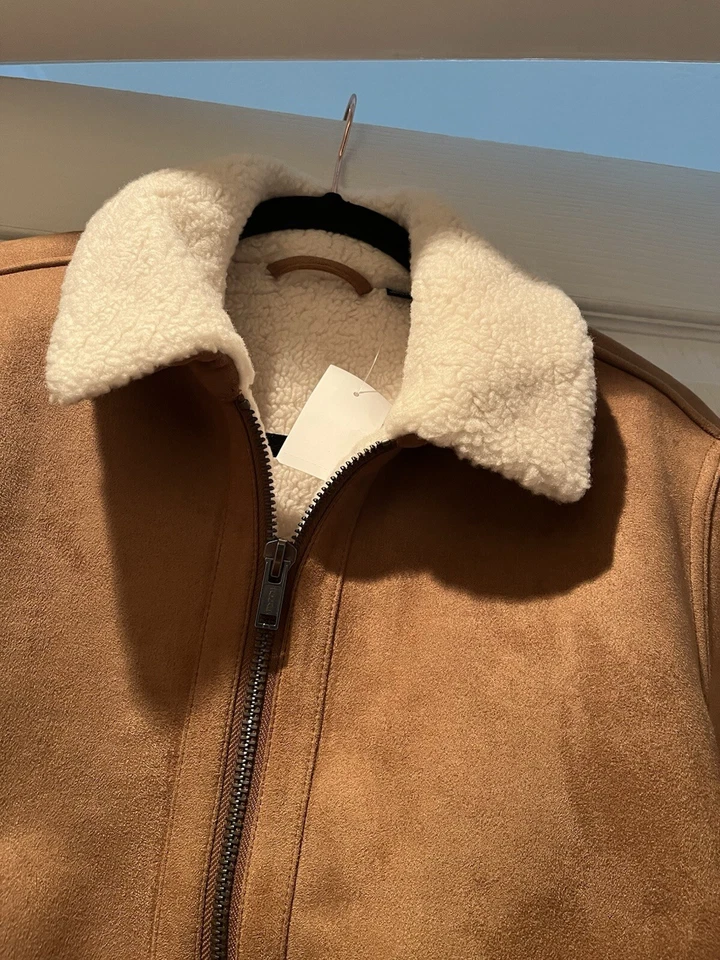焦糖麂皮绒轰炸机夹克,全新带标签。 它看起来和感觉都像麂皮绒。Sued。 — 第 3/4 张图片