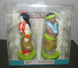 Attractives Hawaiian Hula Dancers Magnetic Salt Pepper Shakers Ukulele Tiki Bar