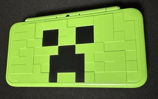 New Nintendo 2DS XL Minecraft Creeper Edition Handheld Konsole