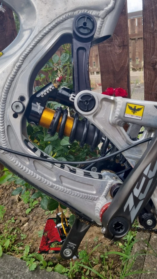 Nukeproof Scalp full suspension Downhill bike, HIGH SPEC - Image 2 of 4