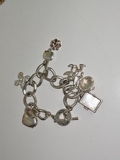 Bracelet large en acier signé Monet, bijou élégant de la marque Monet