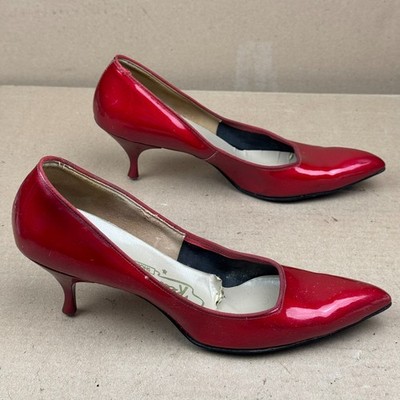 Women Red Pointed Toe Heels Reeves Shoes No size tag see measurement 8.5 Damage