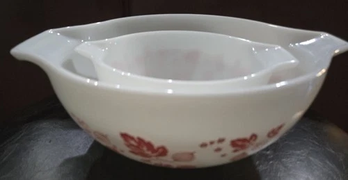 Vintage Pyrex Pink Gooseberry #441 Mixing Bowl set. 2-1/4 and 1-1/4 quart