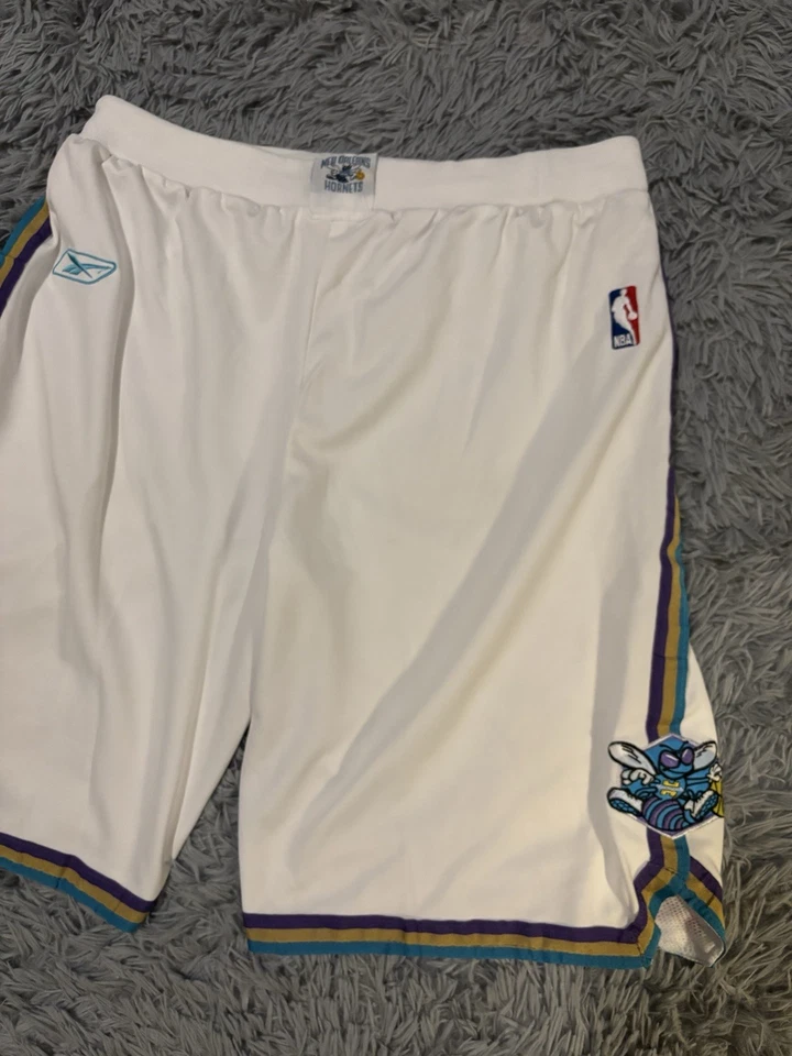 Vintage Reebok NBA Men’s New Orleans Hornets Team Apparel White Basketball Short - Image 2 of 4