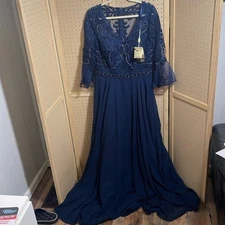 Stunning Navy Blue Aspeed design gown formal dress small