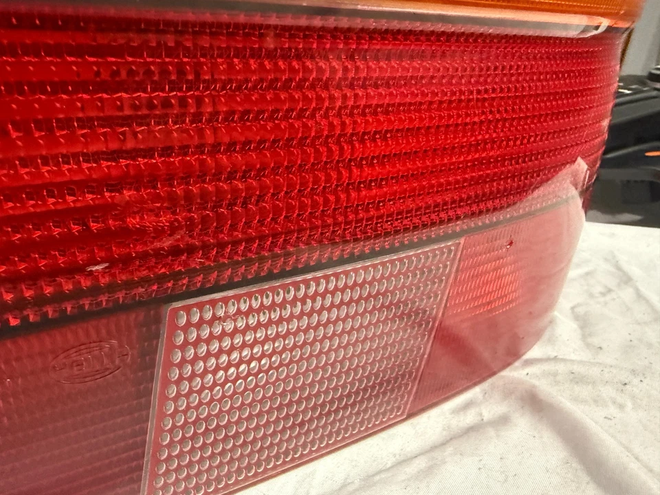 Lámpara de luz trasera derecha del lado del pasajero BMW 540i 1997-2000 63218363560 OEM Foto 3 de 4