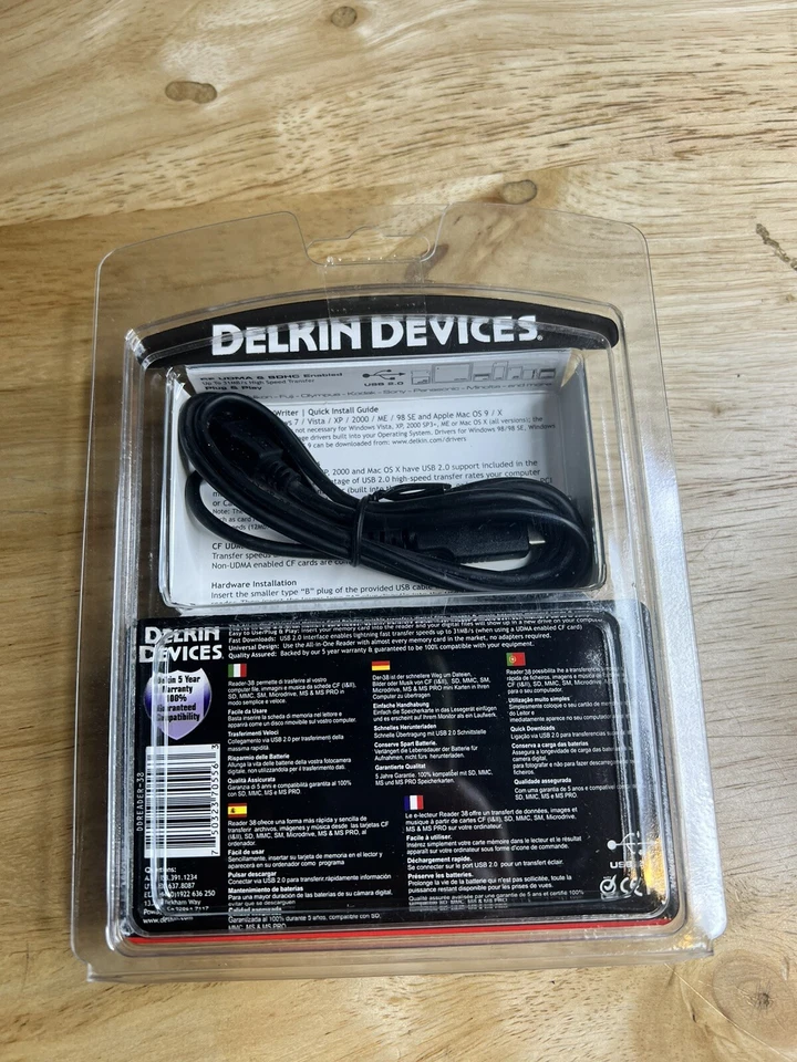 Delkin Devices 18-in-1 USB 2.0 Flash Memory Card Reader Free S/H - Image 3 of 4