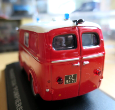 Peugeot D3A ambulance pompiers d'Auroux au 1/43 de Corgi Heritage