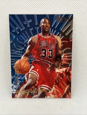 1996-97 Fleer Swing Shift 11 Scottie Pippen Chicago Bulls 