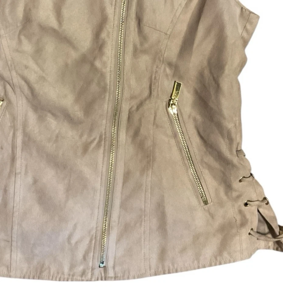 Chaleco Vince Camuto Imitación Gamuza Rosa Pequeño Usado en Excelente Condición Foto 3 de 4