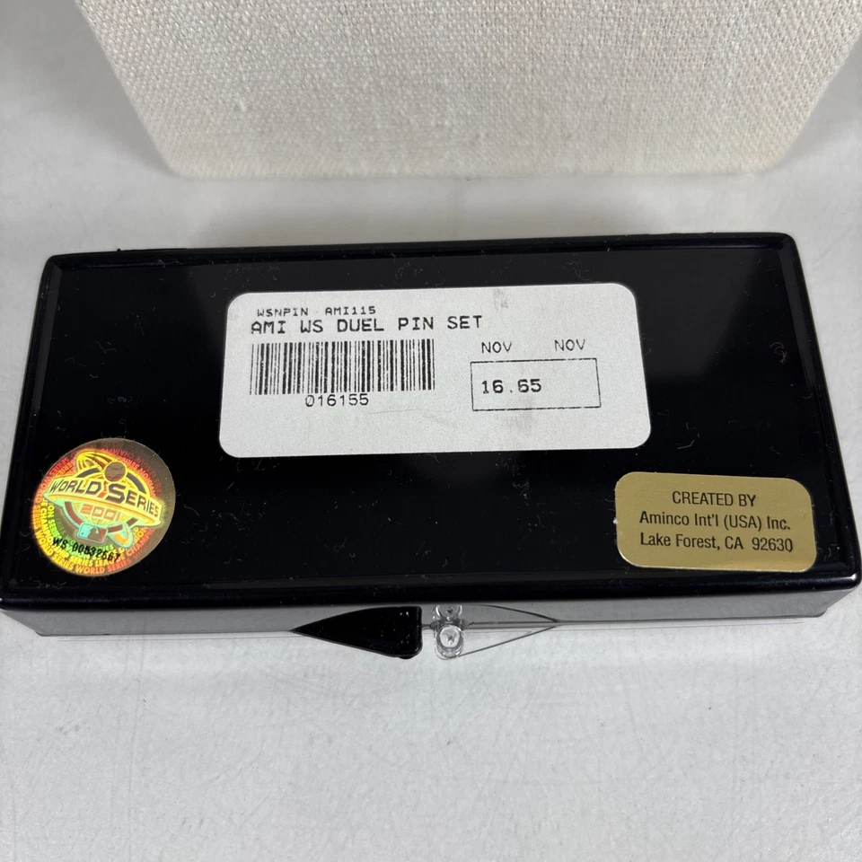 2001 World Series Diamondbacks Yankees Commemorative Pins - Image 4 of 4