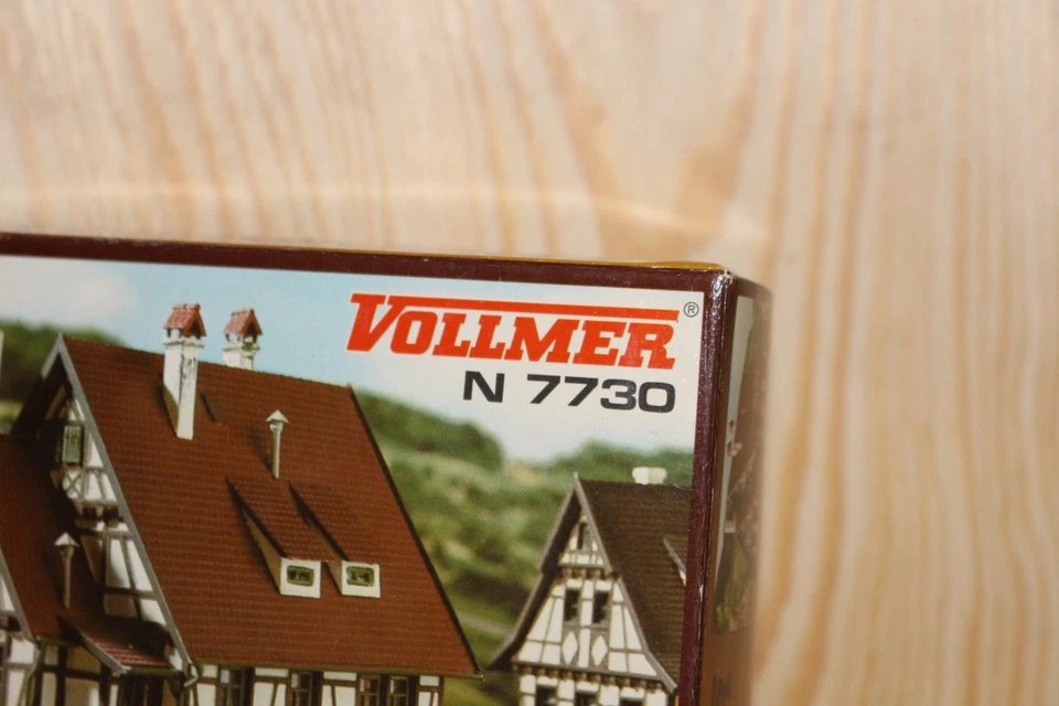 (BE0463) Vollmer N 47730 Fachwerkhaus mit Inneneinrichtung ungebaut Bausatz - Bild 2 von 4