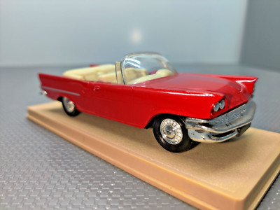 Eligor 1100 DIE CAST-Red Chrysler Newyorker Cabriolet 1958