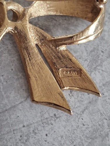 Lovely Large Vintage Goldtone Signed Avon Brooch In The Shape Of A Bow. - Picture 5 of 5