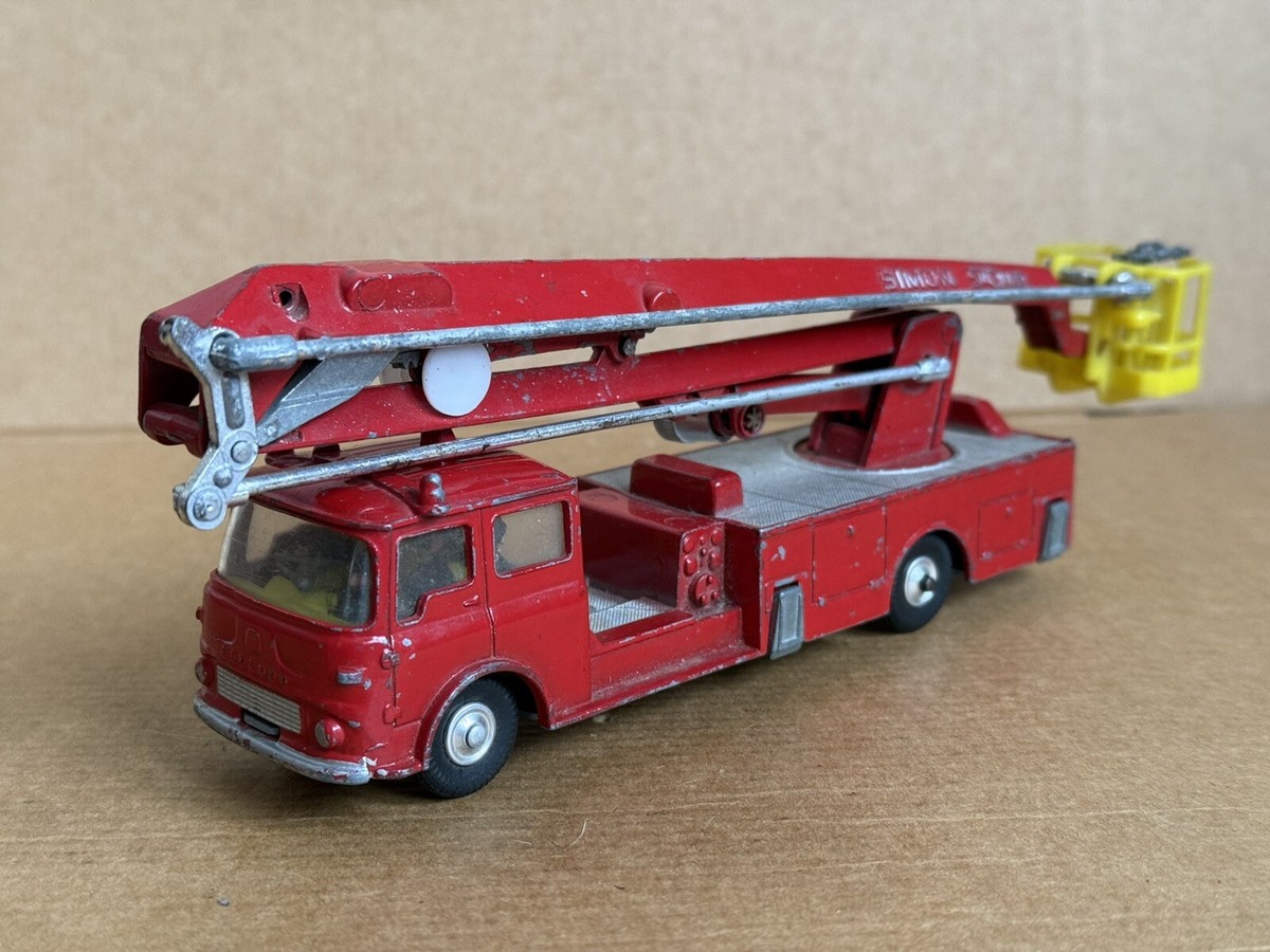 CORGI SNORKEL FIRE ENGINE イギリス製　ヴィンテージ CORGI SNORKEL FIRE ENGINE イギリス製 ヴィンテージ