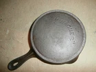 Vintage Wagner Small 4 1/2" Cast Iron  Skillet
