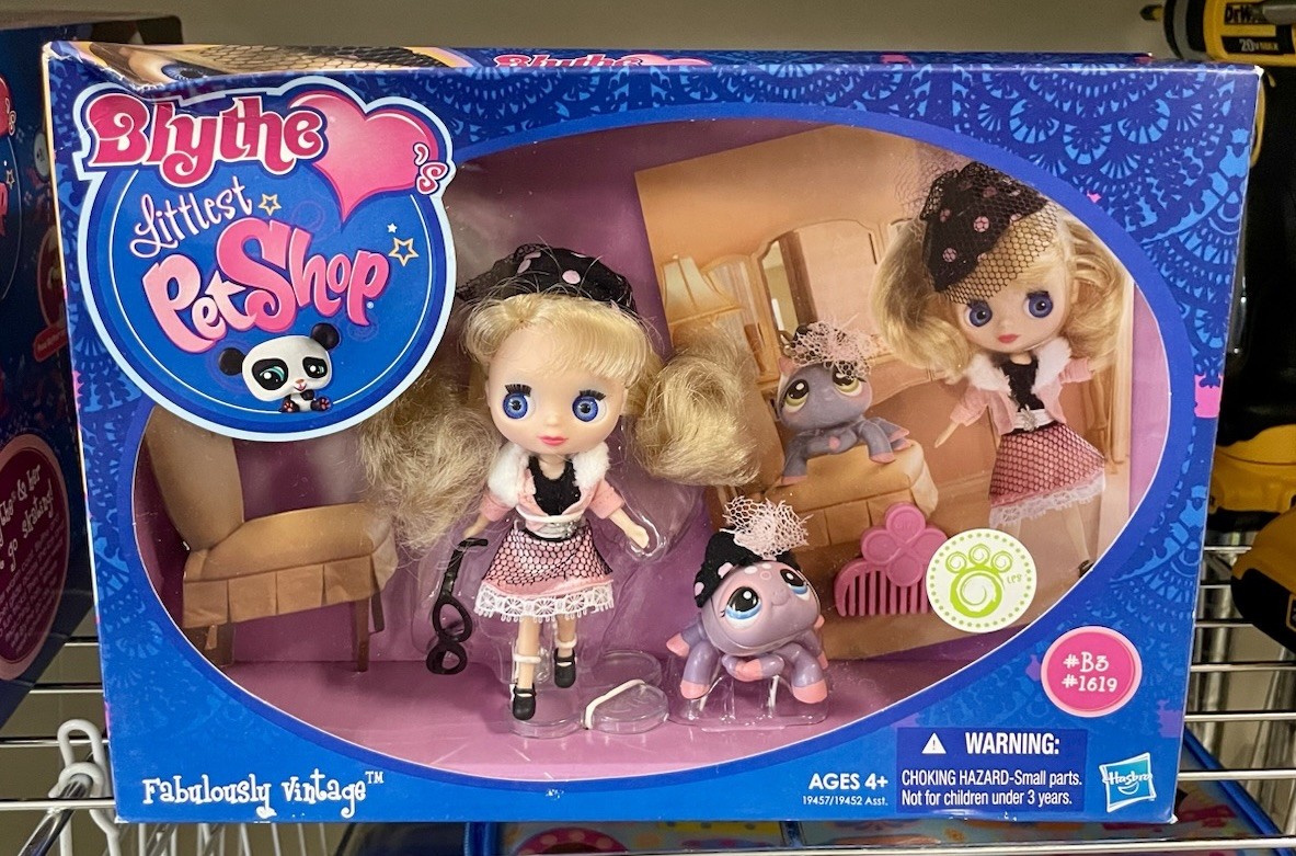 Littlest Pet Shop Blythe Fabulously Vintage Doll Purple Spider B3
