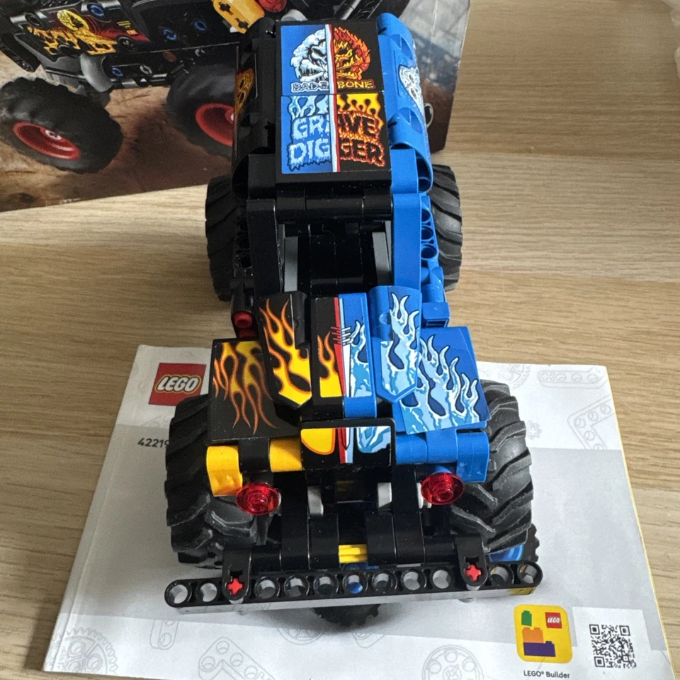 LEGO Technic 42219 Monster Jam Grave Digger Fire and Ice, photo 4 of 5