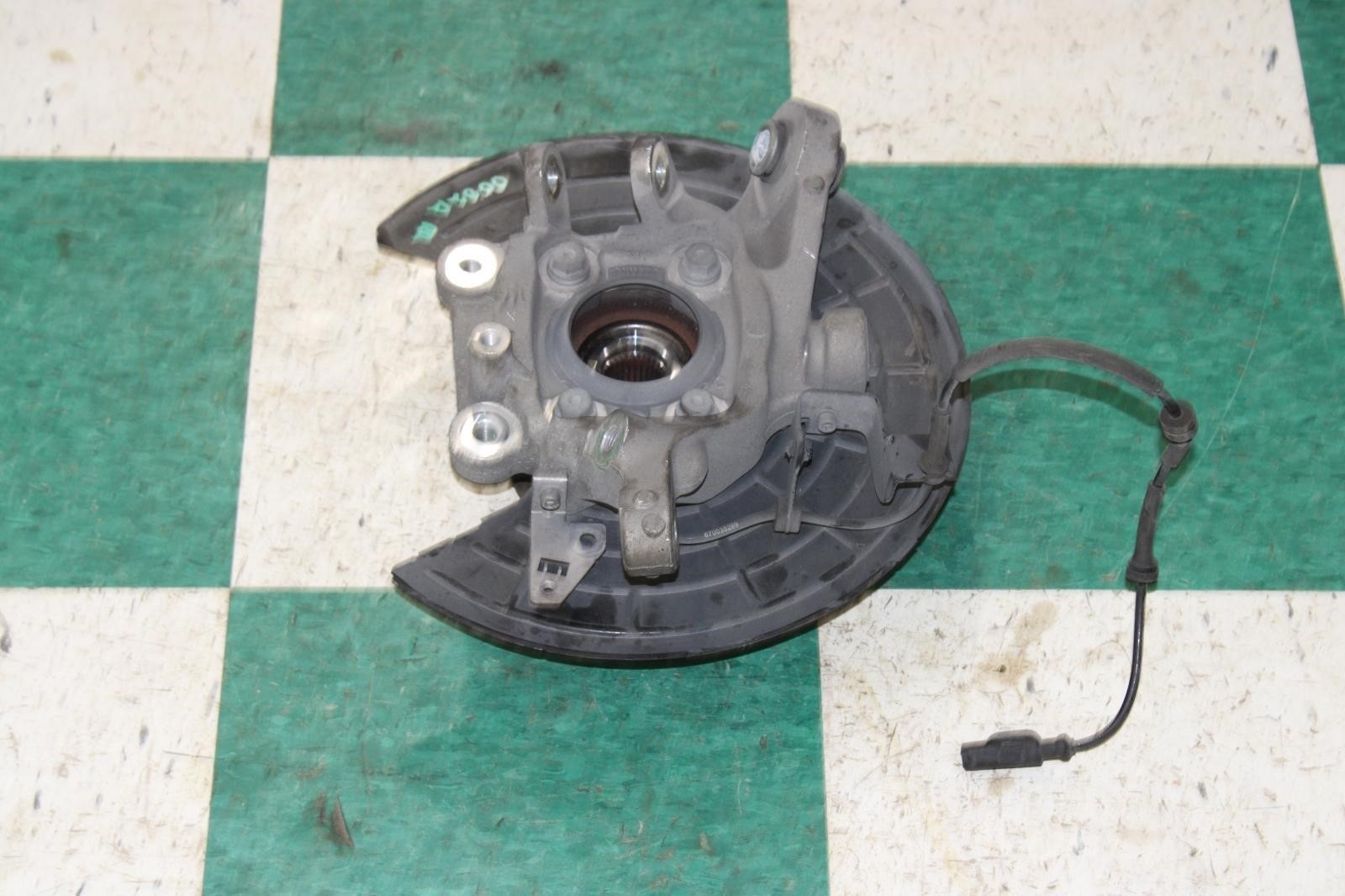Maserati Ghibli 2014-2017 Rear Right Steering wheel hub